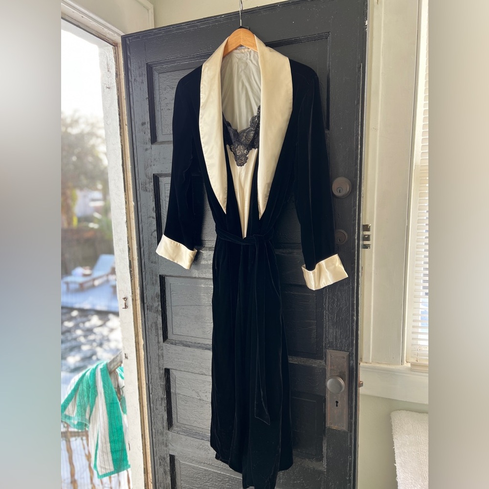 Saks Fifth Avenue Black Velvet Robe with matching Silk Slip VINTAGE